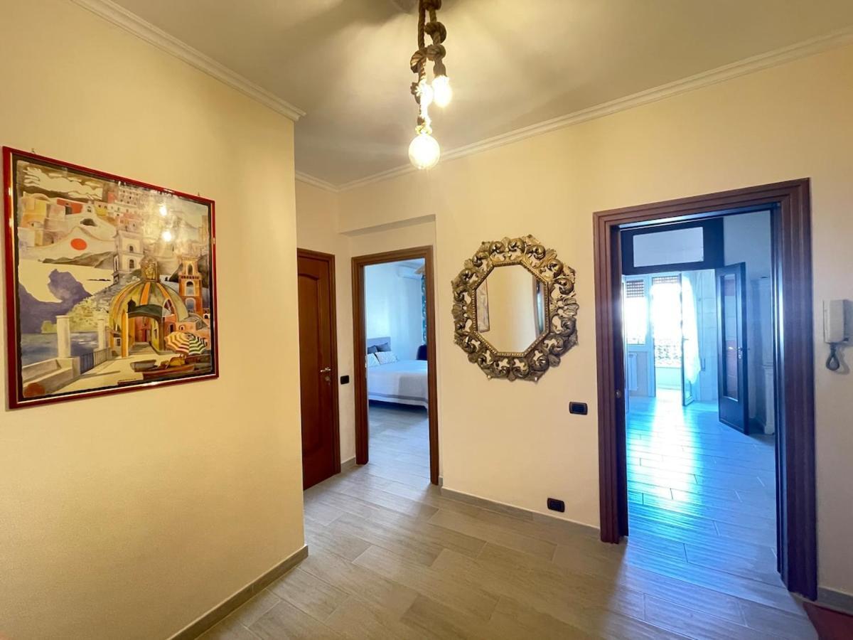 Appartamento New Near Center Sleeps 4 *