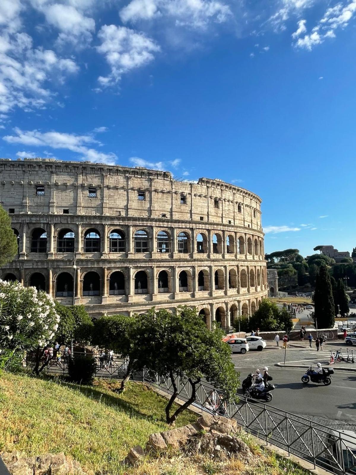 Appartamento New Near Center Sleeps 4