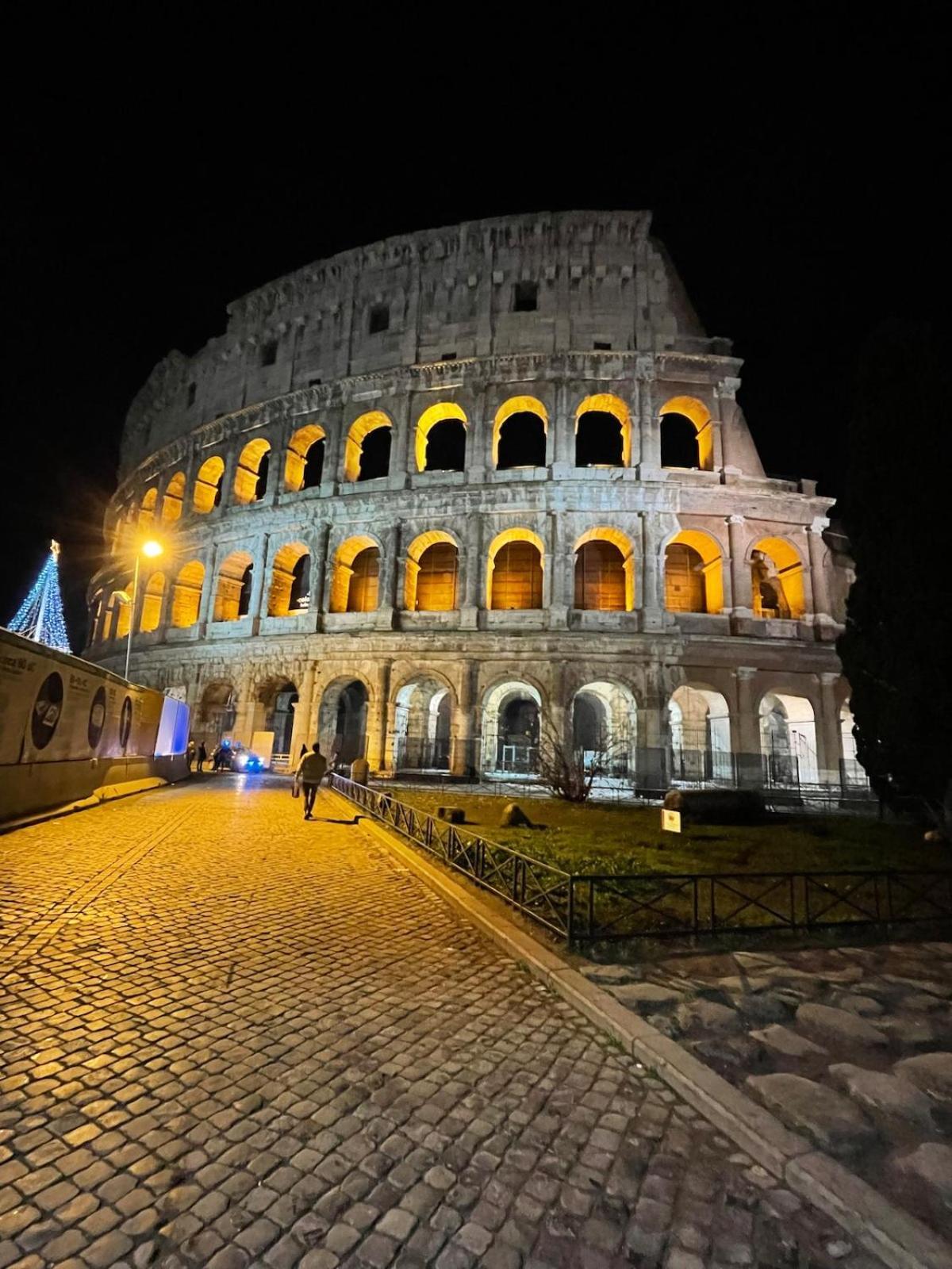 New Near Center Sleeps 4 Appartamento Roma