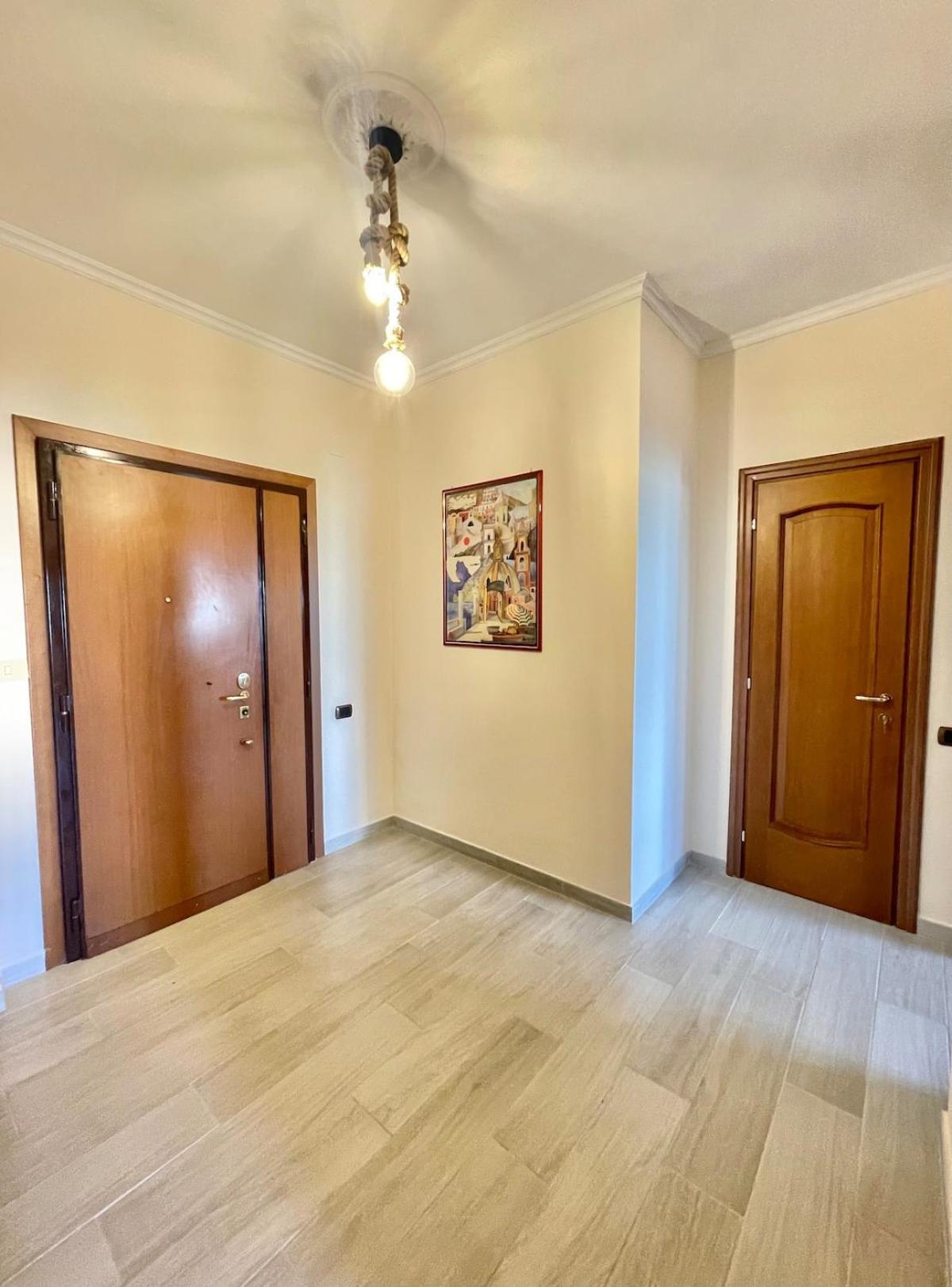 Appartamento New Near Center Sleeps 4 *